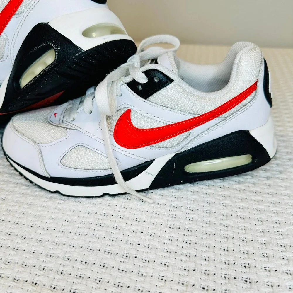 Nike Air Max IVO Kids Youth 4Y White Red Good 579995-101 Sneakers Sporty School‎